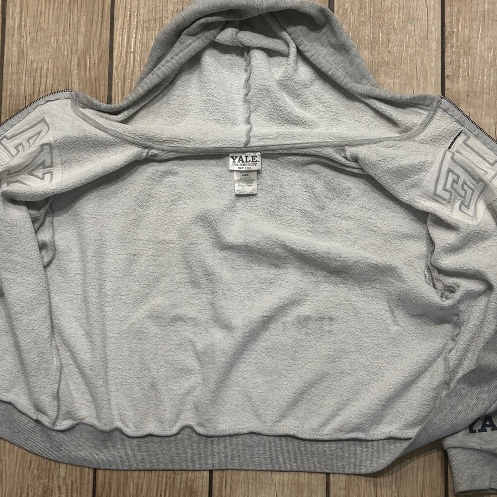 Yale University gray cropped zip up hoodie size large - Picture 7 of 8